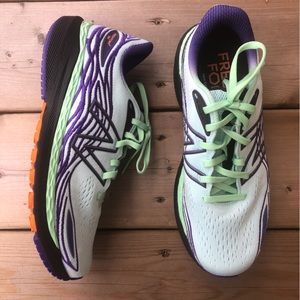 Women's 8.5 New Balance Fresh Foam Comfort Runners Running Shoes Glow in…